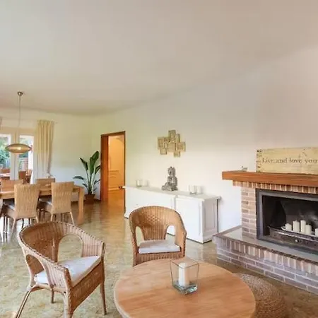 Dom wakacyjny Casa Iris Con Jardin Y Terraza
